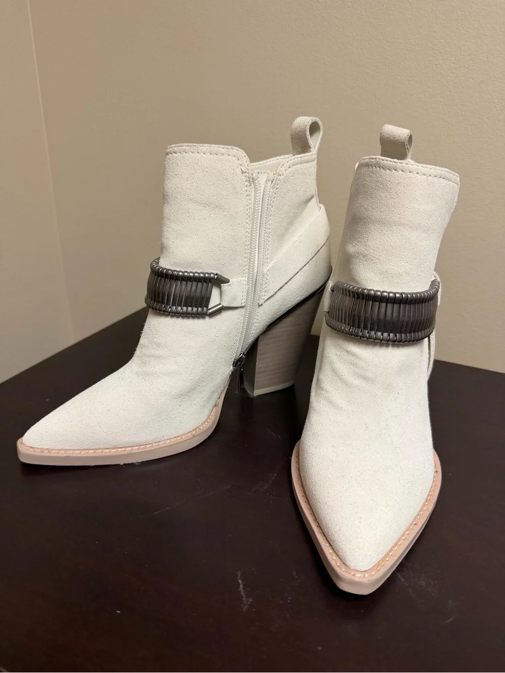 DNKY chic white